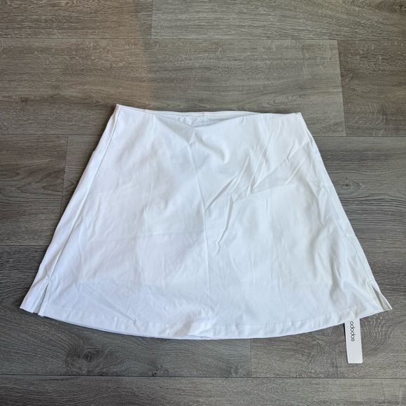 adidas Dresses & Skirts - Size S Women's White Athletic Skirt w/ Shorts and Pockets